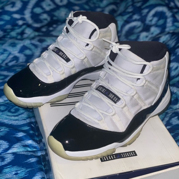 Jordan 11 concord from 2011.   Size 11 - Picture 2 of 9